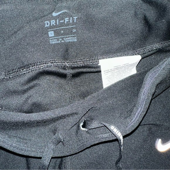 EUC Women’s Mid Rise Nike Leggings Size Small - Picture 4 of 6